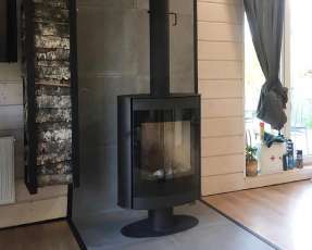 Печь-камин с теплообменником Мета-Бел АОТ 7.0-01 Свитязь фото в интерьере в Орше