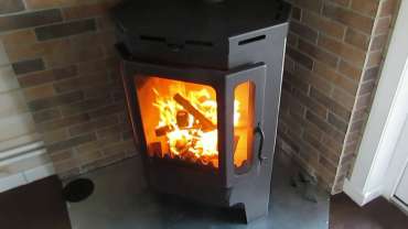 Печь-камин Бавария призматик пристенно-угловой фото в интерьере в Орше