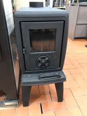 Печь-камин чугунный FireWay Zeige в интерьере Амазонка бай фото в Орше