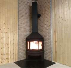 Стальной камин Бавария Мюнхен угловой чёрный (без перемычки) фото в интерьере в Орше