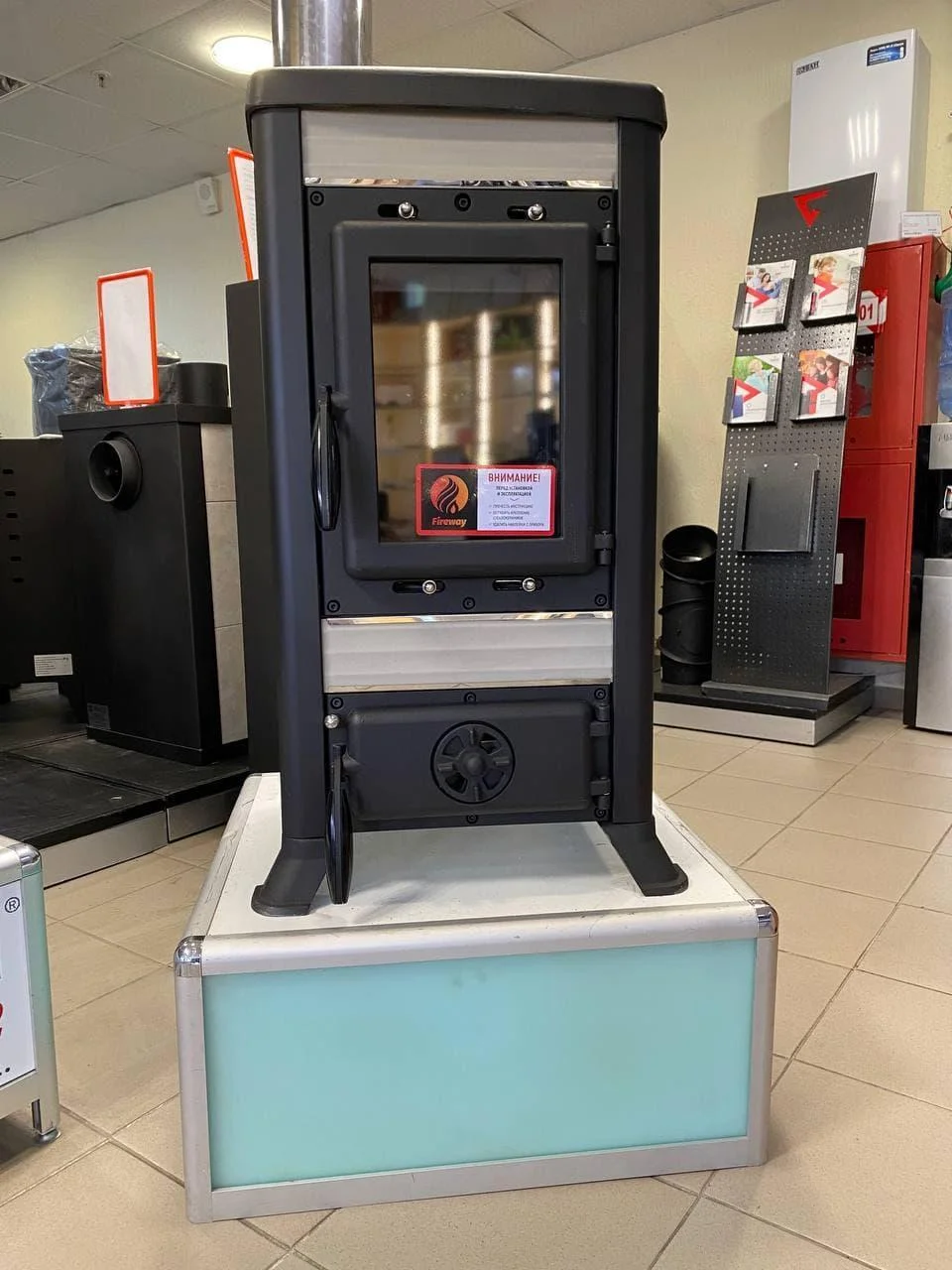 Печь-камин чугунный FireWay Klemens в интерьере Амазонка бай фото в Орше