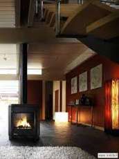 Печь-камин чугунный Invicta Carolo в интерьере Амазонка бай фото  в Орше