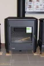 Печь-камин чугунный Invicta Carolo в интерьере Амазонка бай фото  в Орше