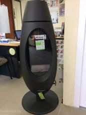 Печь-камин чугунный Invicta Ove в интерьере Амазонка бай фото в Орше