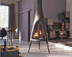 Печь-камин чугунный Invicta Pow-Wow в интерьере Амазонка бай фото в Орше