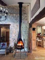Печь-камин чугунный Invicta Pow-Wow в интерьере Амазонка бай фото в Орше