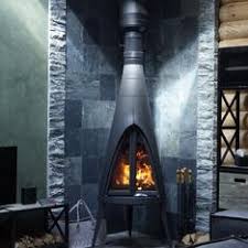 Печь-камин чугунный Invicta Pow-Wow в интерьере Амазонка бай фото в Орше