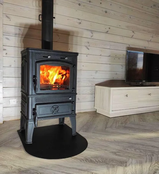 Печь-камин чугунный FireWay Dacha в интерьере с варочной поверхностью патина бронза Амазонка бай фото в Орше