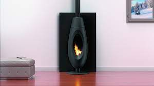 Печь-камин чугунный Invicta OVATIO в интерьере Амазонка бай фото в Орше